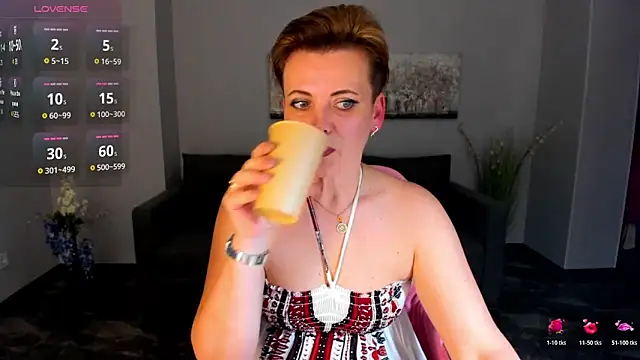 Snapshot of Julia_Wilsone chatting on November 28, 2025, 1:14 pm Julia Wilsone online show from November 28, 2025, 1:14 pm