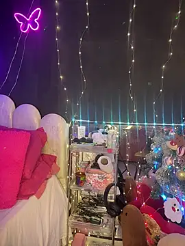 AlisonHoot69 online show from December 17, 2025, 4:07 am