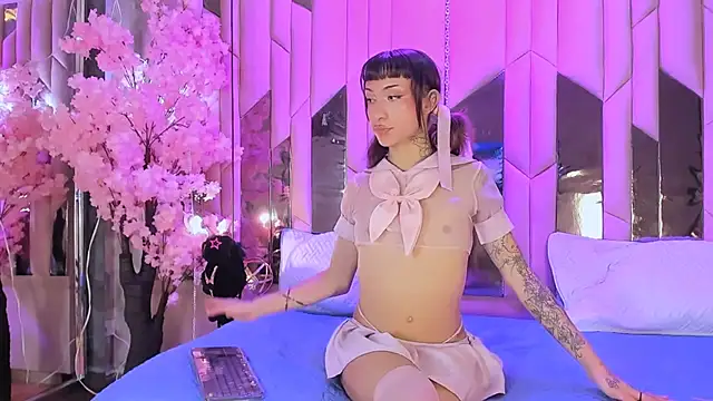 Snapshot of MadisonWood01 chatting on November 9, 2025, 2:26 pm MadisonWood01 online show from November 9, 2025, 2:26 pm