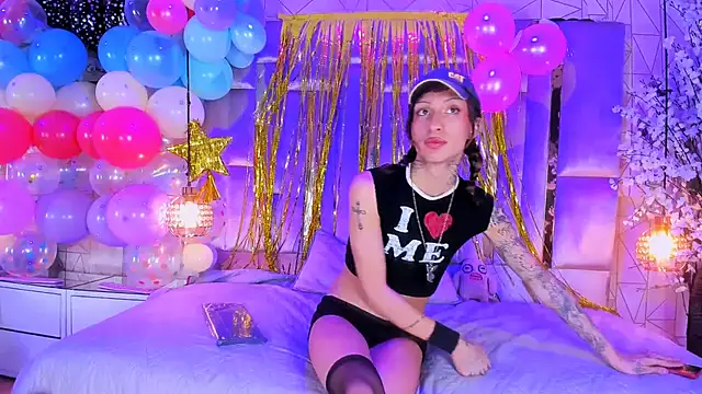 MadisonWood01 online show from January 11, 2026, 8:19 am