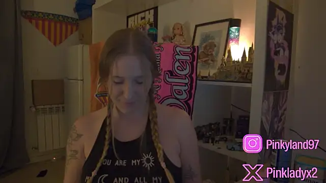 Snapshot of Pinkyladyxxx chatting on April 23, 2026, 7:38 pm Pinkyladyxxx online show from April 23, 2026, 7:38 pm