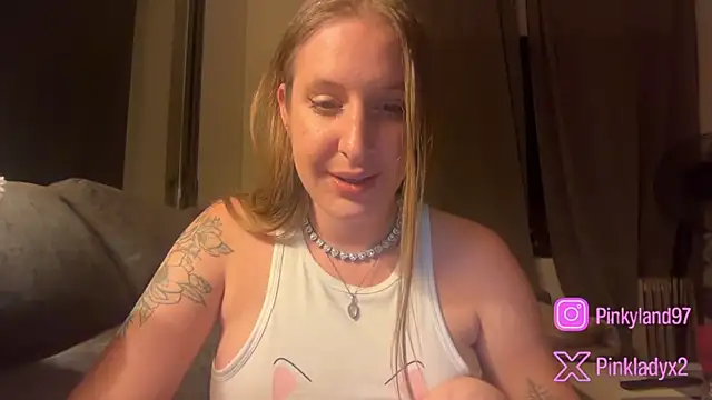 Snapshot of Pinkyladyxxx chatting on May 15, 2026, 11:45 pm Pinkyladyxxx online show from May 15, 2026, 11:45 pm