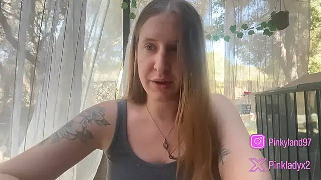 Snapshot of Pinkyladyxxx chatting on May 19, 2026, 9:59 am Pinkyladyxxx online show from May 19, 2026, 9:59 am