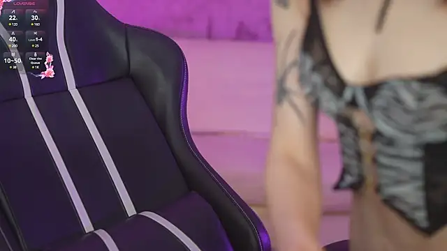 Britney054 online show from February 15, 2025, 12:01 pm