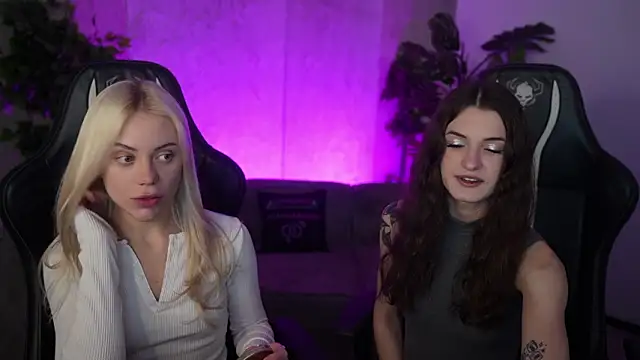 Britney054 online show from February 15, 2026, 4:14 pm