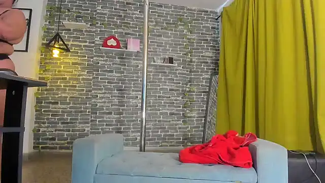 Snapshot of iam_samy_ chatting on February 3, 2025, 5:56 pm iam samy online show from February 3, 2025, 5:56 pm