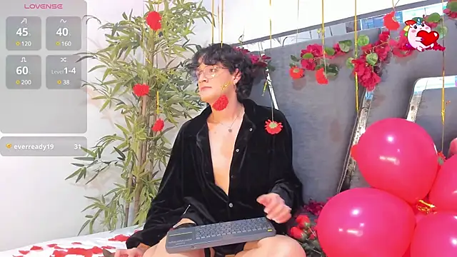 Snapshot of Black_Rose2 chatting on February 14, 2025, 3:05 pm Black Rose2 online show from February 14, 2025, 3:05 pm