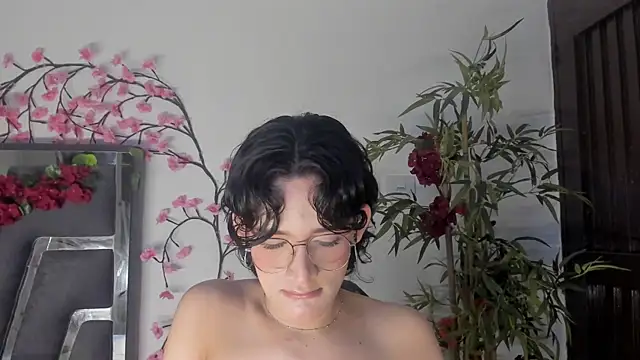 Snapshot of Black_Rose2 chatting on September 12, 2025, 12:05 pm Black Rose2 online show from September 12, 2025, 12:05 pm