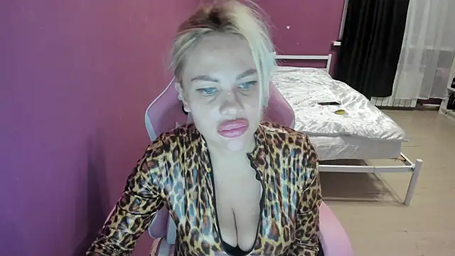 Lika8234 online show from September 19, 2025, 9:59 pm