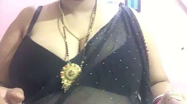 Snapshot of Desi_bhabhiii chatting on December 20, 2024, 5:04 am Desi bhabhiii online show from December 20, 2024, 5:04 am