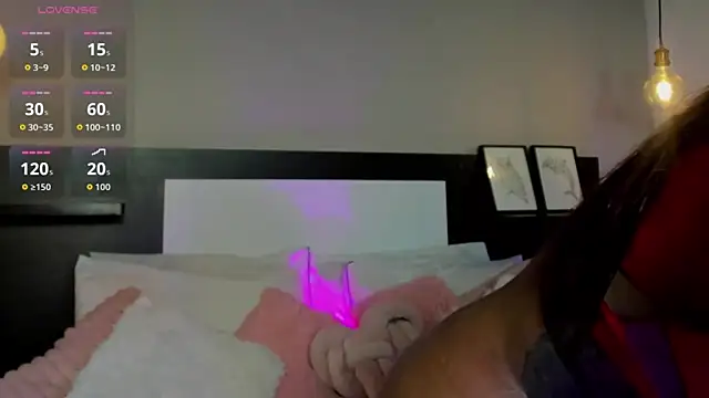 SaraaJhonsonn online show from February 7, 2026, 2:32 pm