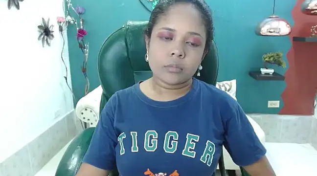 Snapshot of Melikasweetz chatting on December 12, 2024, 5:15 pm Melikasweetz online show from December 12, 2024, 5:15 pm