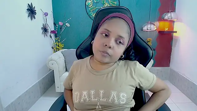 Snapshot of Melikasweetz chatting on February 25, 2026, 5:44 pm Melikasweetz online show from February 25, 2026, 5:44 pm