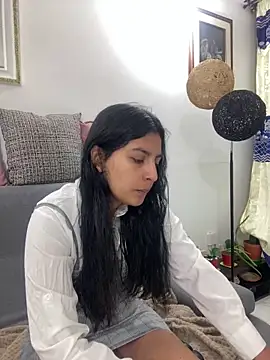 cloe small online show from January 23, 2025, 12:57 am