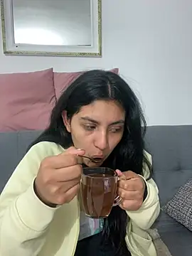 cloe small online show from January 24, 2025, 5:21 am