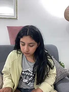 cloe small online show from January 25, 2025, 4:23 am