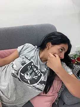 cloe small online show from January 25, 2025, 10:29 am