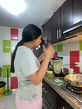 cloe small online show from January 31, 2025, 12:51 pm