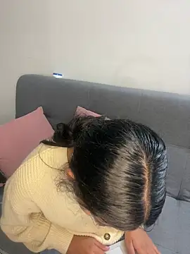 cloe small online show from February 6, 2025, 2:00 am