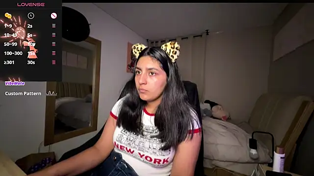 cloe small online show from October 27, 2025, 2:15 am