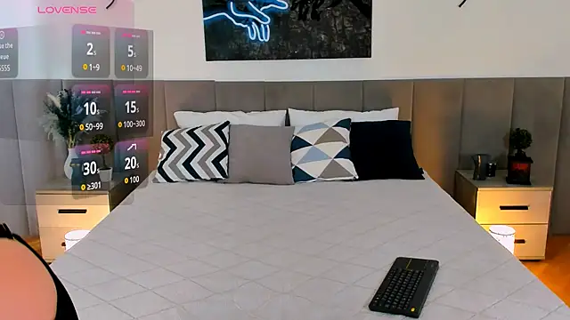 MiaBecky online show from September 21, 2025, 5:31 am