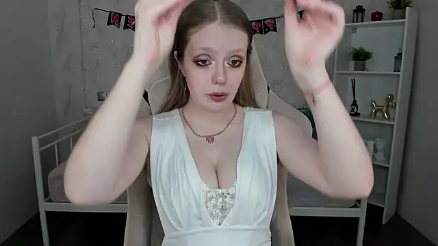 Snapshot of Polly__Cutie chatting on October 22, 2025, 5:41 am Polly Cutie online show from October 22, 2025, 5:41 am