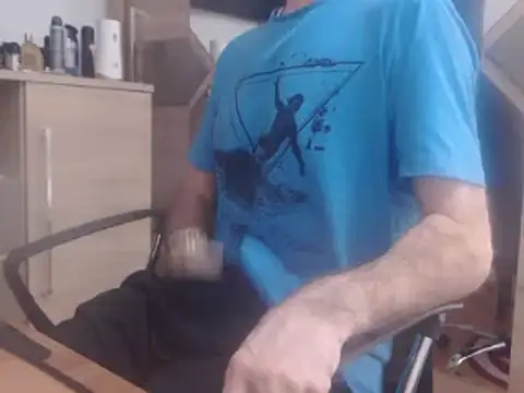 uncutguy01 online show from February 5, 2025, 12:27 pm