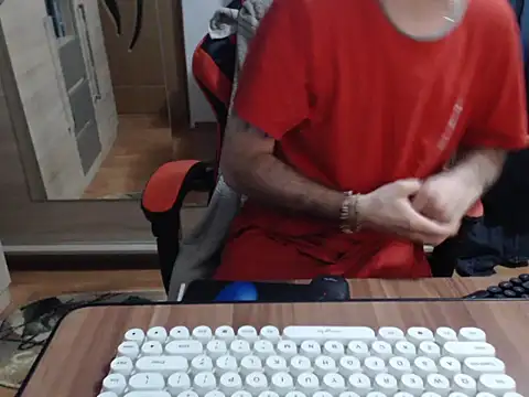 uncutguy01 online show from November 3, 2025, 5:42 am