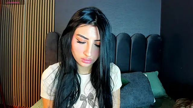 Nicolette ks  online show from November 25, 2025, 4:34 am