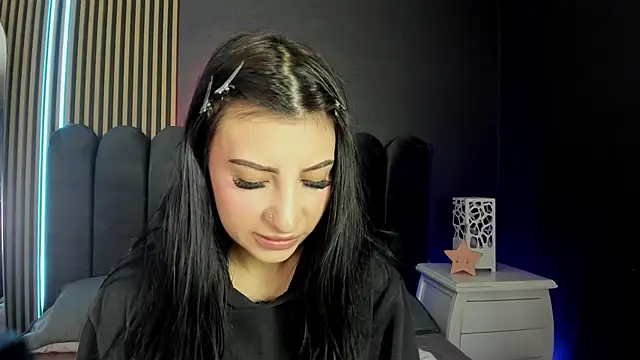 Nicolette ks  online show from May 30, 2026, 4:53 am