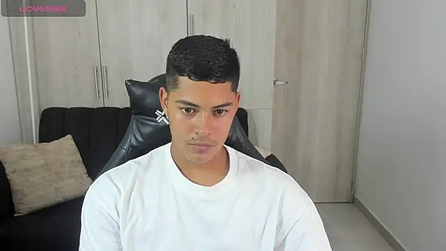 Snapshot of Iamdylan777 chatting on October 15, 2025, 3:23 pm Iamdylan777 online show from October 15, 2025, 3:23 pm