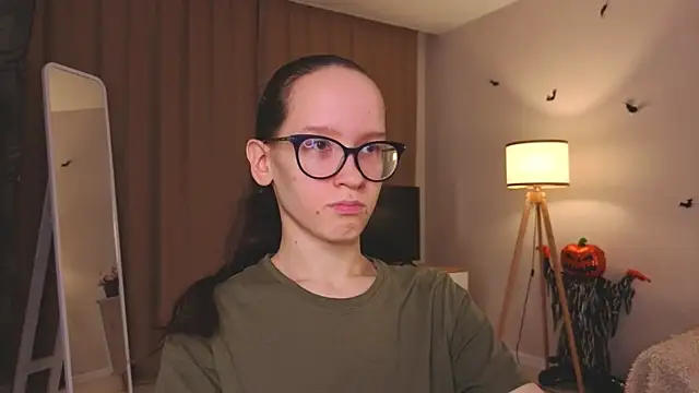 BettyBrowni online show from December 5, 2025, 4:03 pm