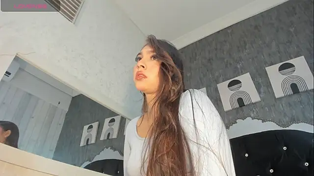 Paola  23 online show from May 27, 2026, 1:30 pm