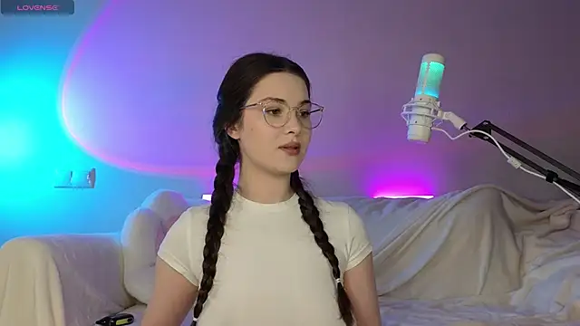 AokiAnna online show from October 9, 2025, 6:44 am