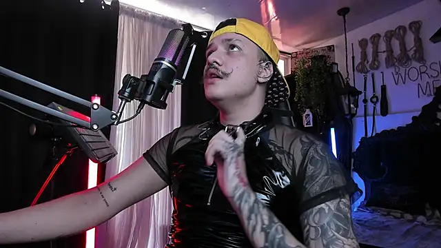 Snapshot of allanhurtss chatting on January 19, 2025, 6:53 pm allanhurtss online show from January 19, 2025, 6:53 pm