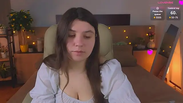 Viola  Shy online show from April 15, 2026, 8:31 pm