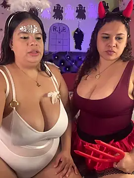 Snapshot of twocurvylatins chatting on October 31, 2025, 11:55 am twocurvylatins online show from October 31, 2025, 11:55 am