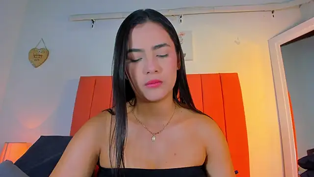 valen rose0 online show from December 17, 2025, 12:11 pm