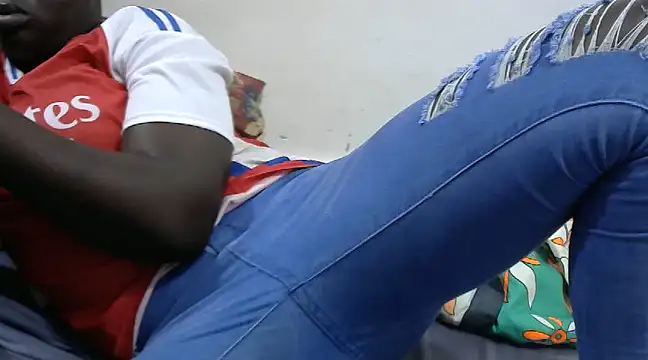 Snapshot of African_sexxy_ chatting on February 22, 2025, 6:52 pm African sexxy online show from February 22, 2025, 6:52 pm