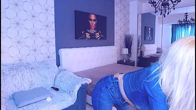 MaryMatiss online show from December 15, 2025, 8:07 am