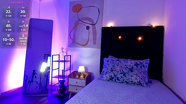 Snapshot of littleebluee chatting on May 22, 2026, 7:52 pm littleebluee online show from May 22, 2026, 7:52 pm