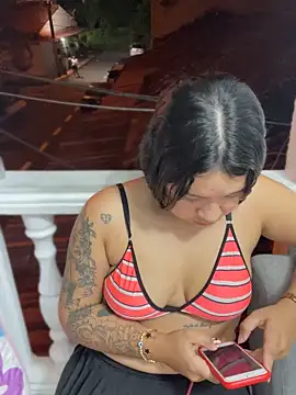 Snapshot of Pretty_Isadora chatting on January 11, 2025, 12:44 am Pretty Isadora online show from January 11, 2025, 12:44 am