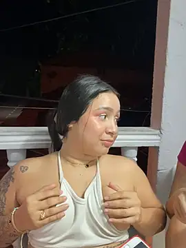 Snapshot of Pretty_Isadora chatting on February 2, 2025, 1:23 am Pretty Isadora online show from February 2, 2025, 1:23 am