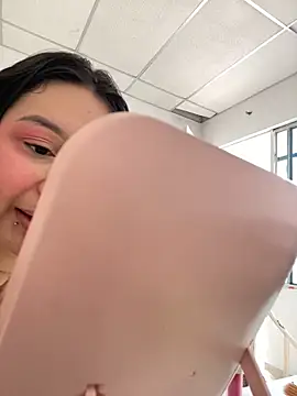 Snapshot of Pretty_Isadora chatting on February 4, 2025, 5:34 pm Pretty Isadora online show from February 4, 2025, 5:34 pm