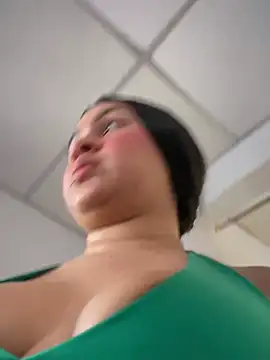 Snapshot of Pretty_Isadora chatting on February 13, 2025, 9:49 pm Pretty Isadora online show from February 13, 2025, 9:49 pm