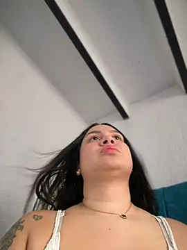 Snapshot of Pretty_Isadora chatting on March 7, 2025, 9:38 pm Pretty Isadora online show from March 7, 2025, 9:38 pm