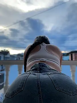 Snapshot of Pretty_Isadora chatting on September 21, 2025, 9:49 pm Pretty Isadora online show from September 21, 2025, 9:49 pm