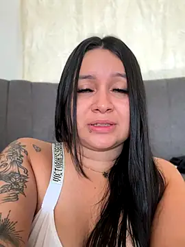 Snapshot of Pretty_Isadora chatting on October 15, 2025, 8:09 pm Pretty Isadora online show from October 15, 2025, 8:09 pm