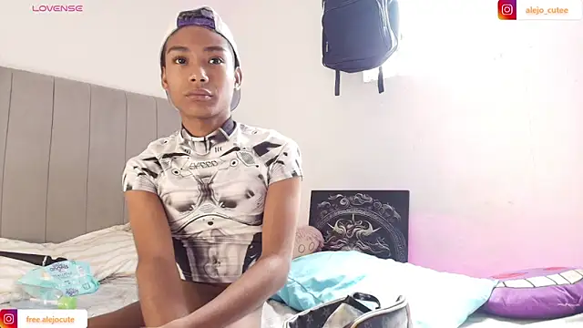 Snapshot of alejo_cute chatting on February 15, 2025, 3:39 pm alejo cute online show from February 15, 2025, 3:39 pm