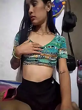 Snapshot of The-quee22 chatting on November 6, 2025, 12:00 am The-quee22 online show from November 6, 2025, 12:00 am